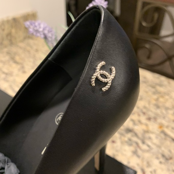 SoldxxxxxxxxChanel Simple Pumps - Picture 3 of 9